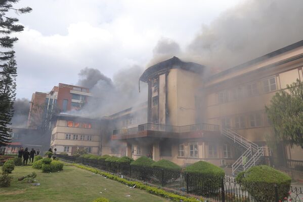 Trụ sở Tòa án Tối cao bốc cháy trong thời gian diễn ra biểu tình ở Nepal - Sputnik Việt Nam