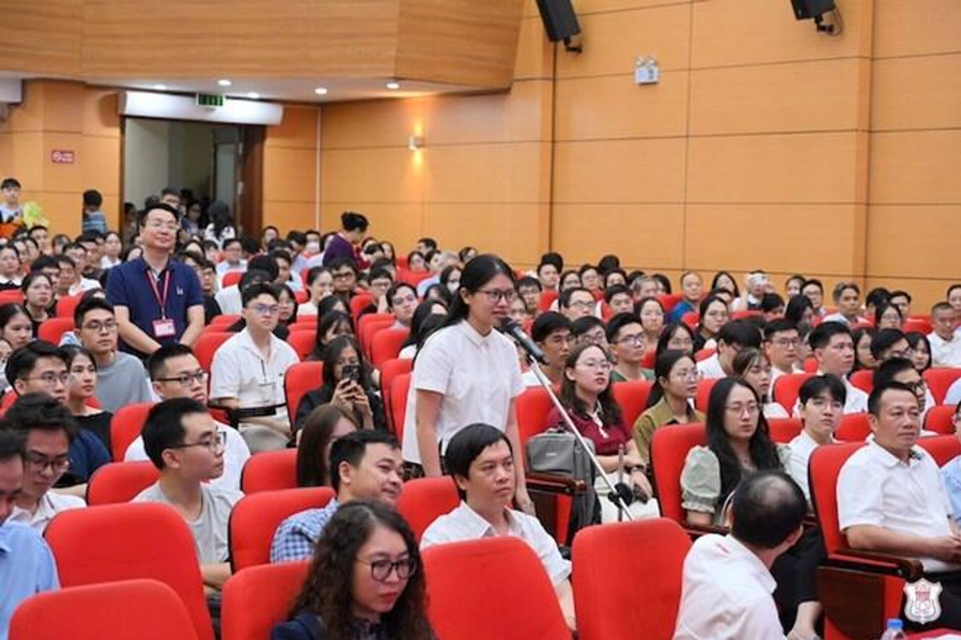 Sinh viên Đại học Y Hà Nội chọn chuyên ngành bác sĩ nội trú. - Sputnik Việt Nam, 1920, 10.09.2025
