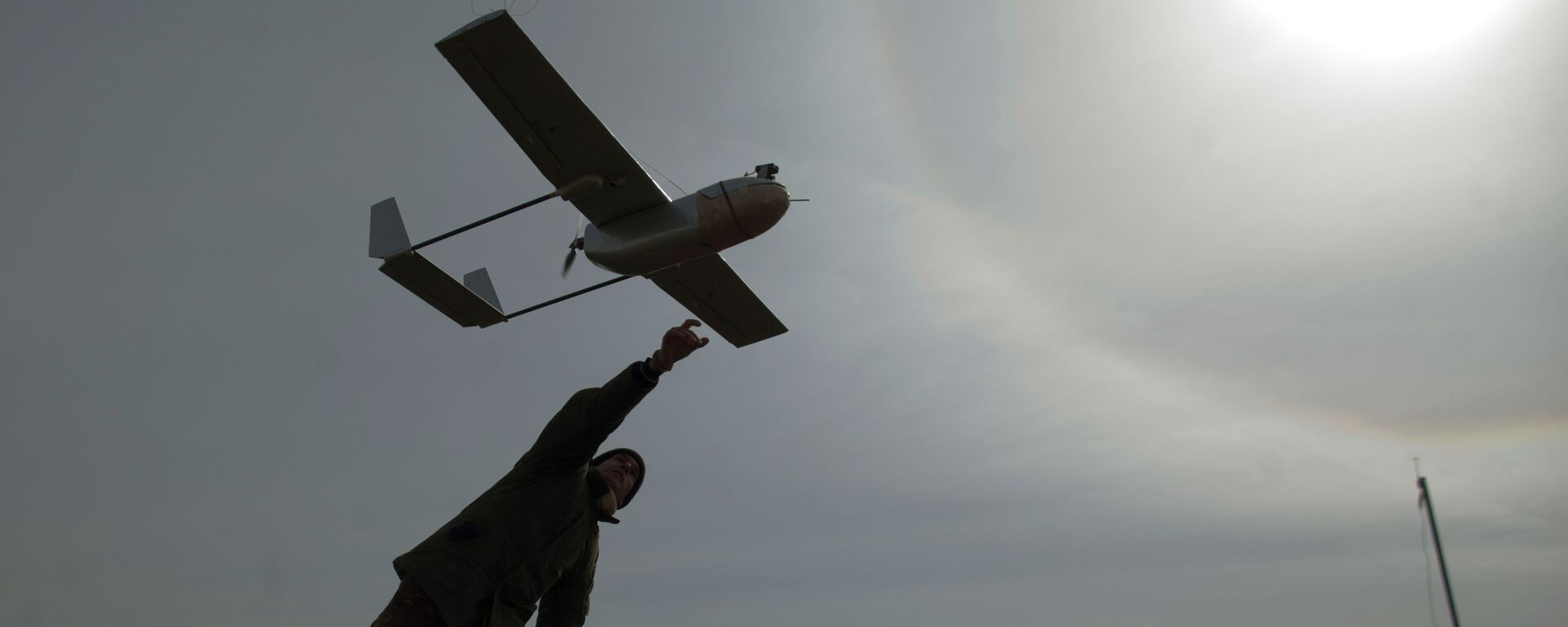 Người lính Ukraina với máy bay không người lái - Sputnik Việt Nam, 1920, 10.09.2025