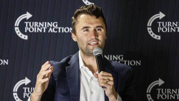 Nhà hoạt động bảo thủ người Mỹ Charlie Kirk - Sputnik Việt Nam