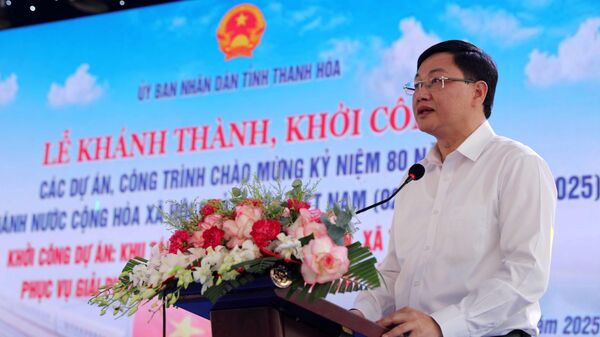 Phó Chủ tịch UBND tỉnh Thanh Hóa Mai Xuân Liêm giao nhiệm vụ thực hiện dự án cho chủ đầu tư và nhà thầu thực hiện đúng tiến độ - Sputnik Việt Nam