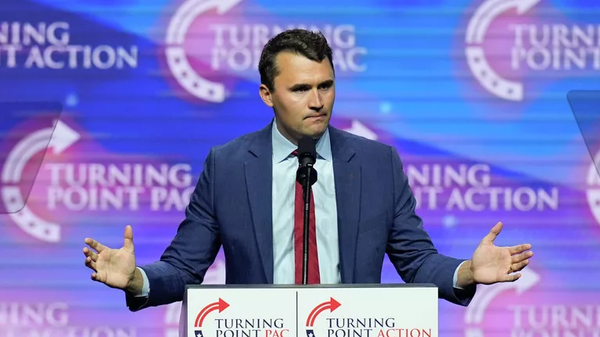 Сhính trị bảo thủ Charlie Kirk - Sputnik Việt Nam