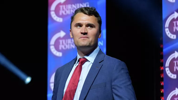 Nhà hoạt động bảo thủ người Mỹ Charlie Kirk - Sputnik Việt Nam