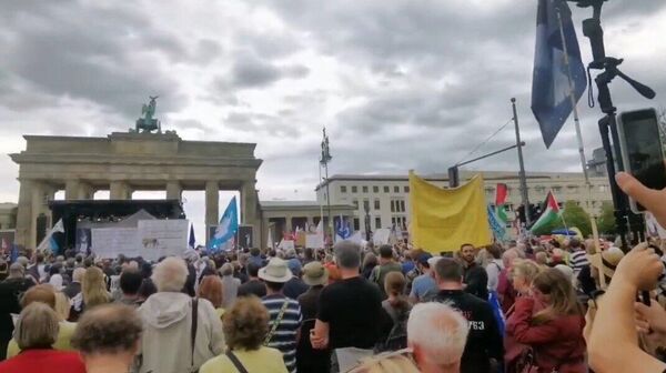 Tại Berlin, một cuộc biểu tình đã diễ ra để phản đối sự dính líu của CHLB Đức vào các cuộc xung đột quân sự - Sputnik Việt Nam