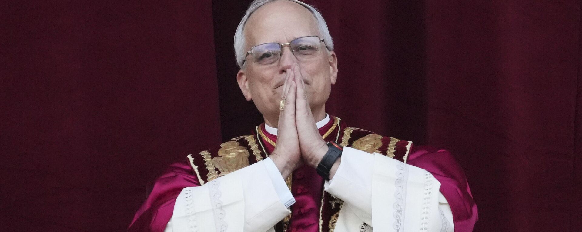 Giáo hoàng Leo XIV xuất hiện tại loggia trung tâm của Vương cung thánh đường Thánh Peter sau khi được bầu làm giáo hoàng thứ 267 của Giáo hội Công giáo La Mã (ngày 8 tháng 5 năm 2025). Vatican - Sputnik Việt Nam, 1920, 11.05.2025