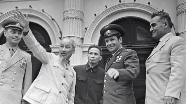 Vũ trụ Liên Xô German Titov đến thăm Việt Nam - Sputnik Việt Nam