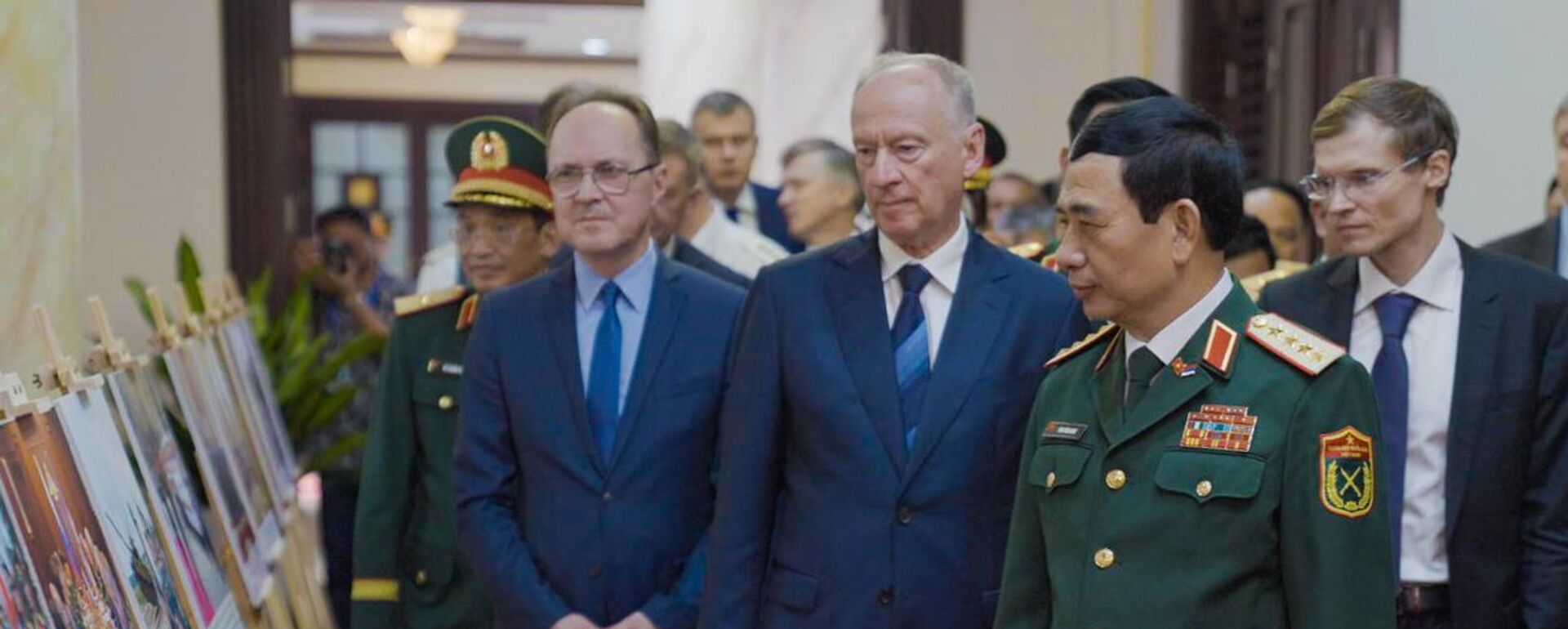 Trợ lý Tổng thống Nga Nikolai Patrushev hội đàm với Bộ trưởng Quốc phòng Việt Nam, Đại tướng Phan Văn Giang - Sputnik Việt Nam, 1920, 15.09.2025