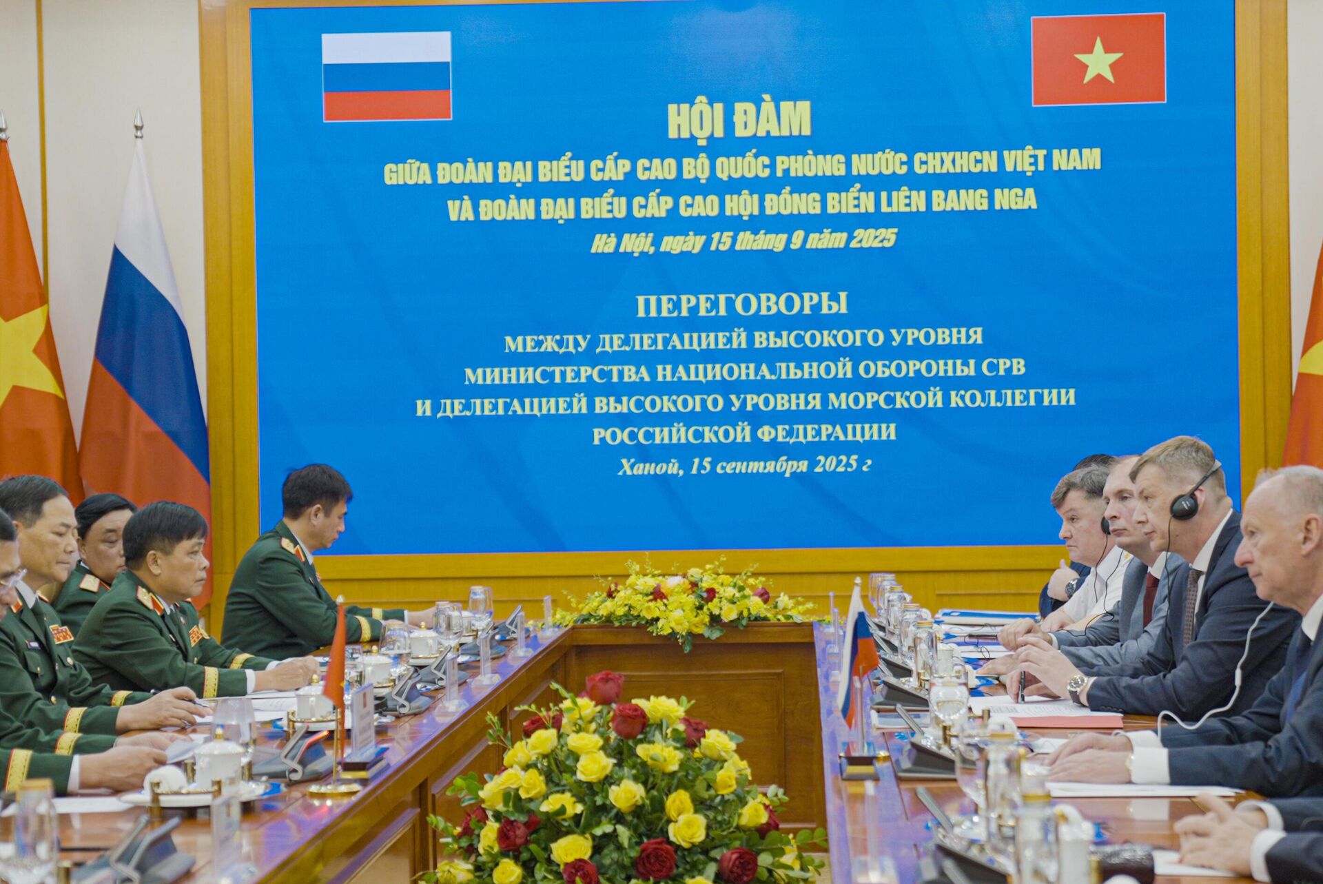 Trợ lý Tổng thống Nga Nikolai Patrushev hội đàm với Bộ trưởng Quốc phòng Việt Nam, Đại tướng Phan Văn Giang - Sputnik Việt Nam, 1920, 15.09.2025