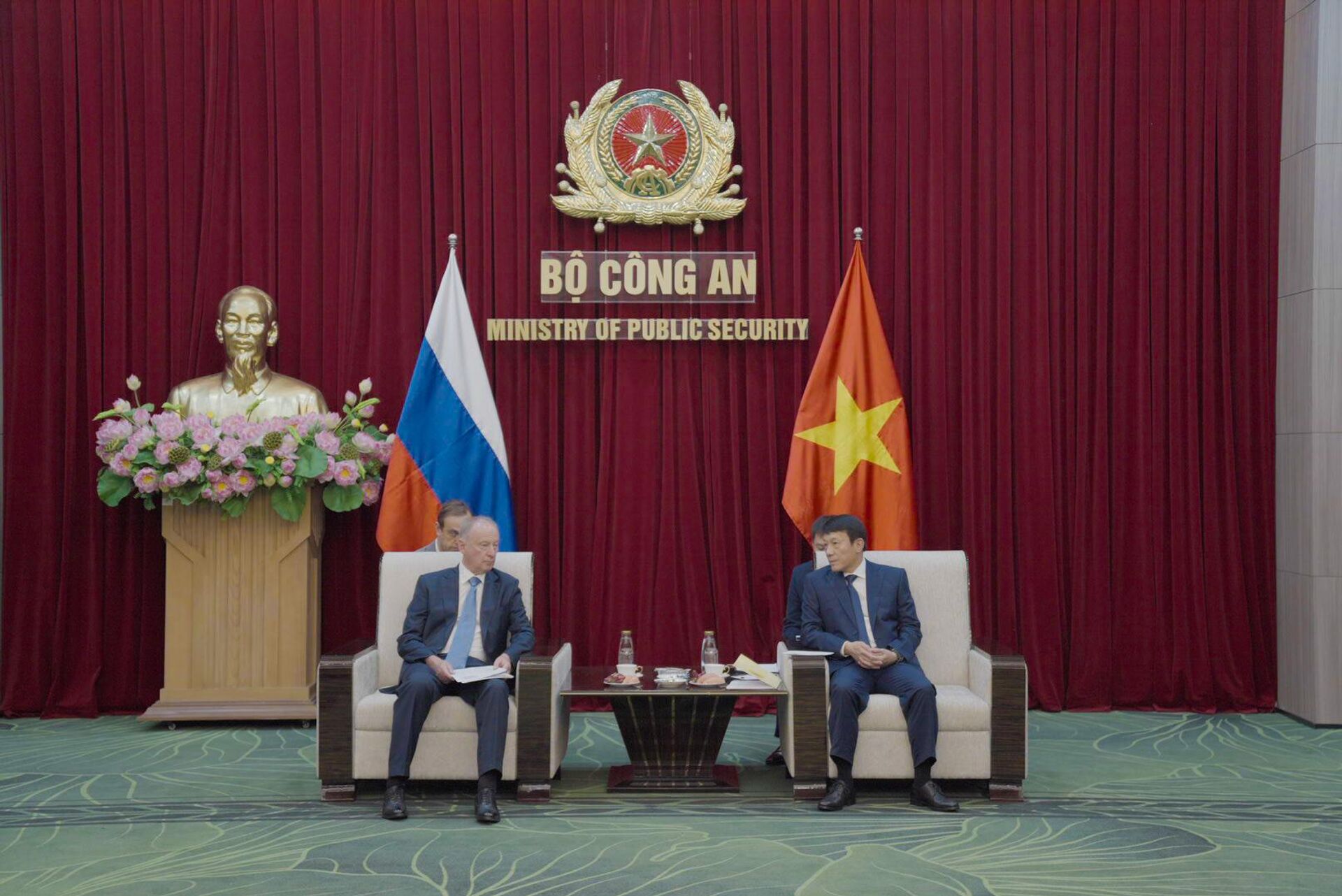 Trợ lý Tổng thống Nga Nikolai Patrushev hội đàm với Đại tướng Lương Tam Quang, Bộ trưởng Bộ Công An Việt Nam - Sputnik Việt Nam, 1920, 16.09.2025