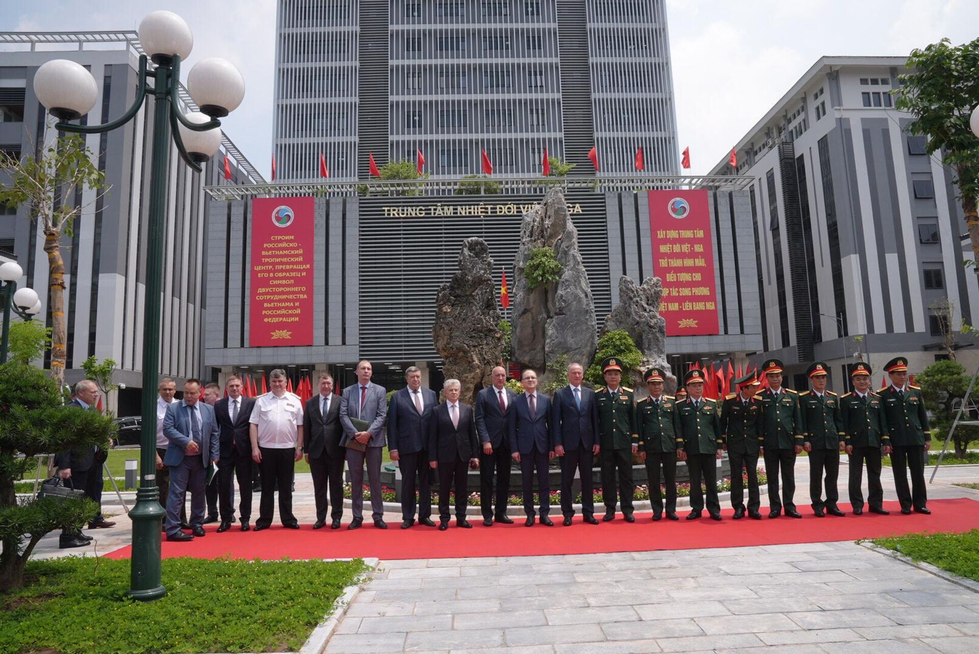 Trợ lý Tổng thống, Chủ tịch Hội đồng Biển Liên bang Nga Nikolai Patrushev thăm Trung tâm Nhiệt đới Việt - Nga Trợ lý Tổng thống, Chủ tịch Hội đồng Biển Liên bang Nga Nikolai Patrushev thăm Trung tâm Nhiệt đới Việt - Nga - Sputnik Việt Nam, 1920, 16.09.2025