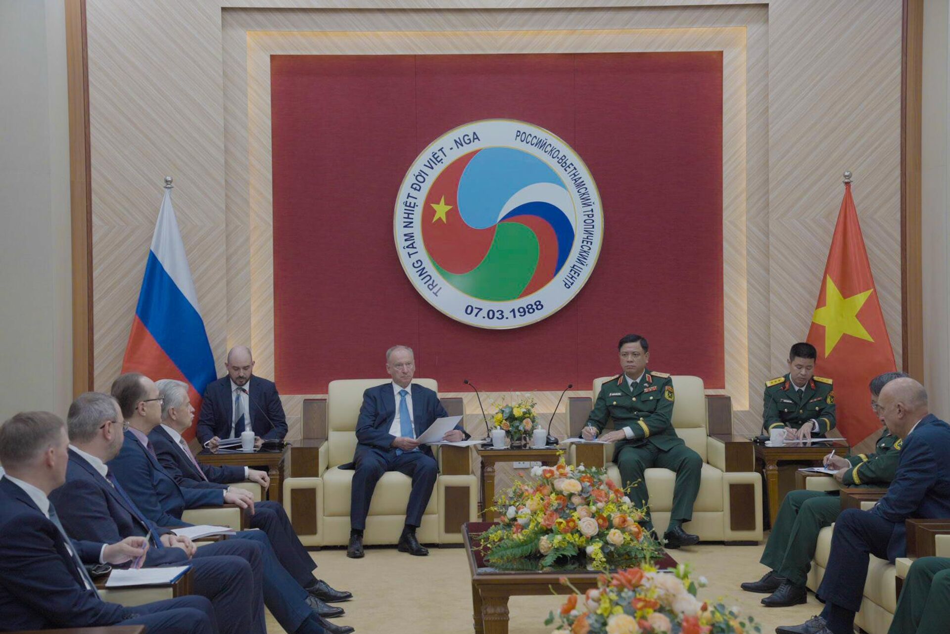 Trợ lý Tổng thống, Chủ tịch Hội đồng Biển Liên bang Nga Nikolai Patrushev thăm Trung tâm Nhiệt đới Việt - Nga Trợ lý Tổng thống, Chủ tịch Hội đồng Biển Liên bang Nga Nikolai Patrushev thăm Trung tâm Nhiệt đới Việt - Nga - Sputnik Việt Nam, 1920, 16.09.2025