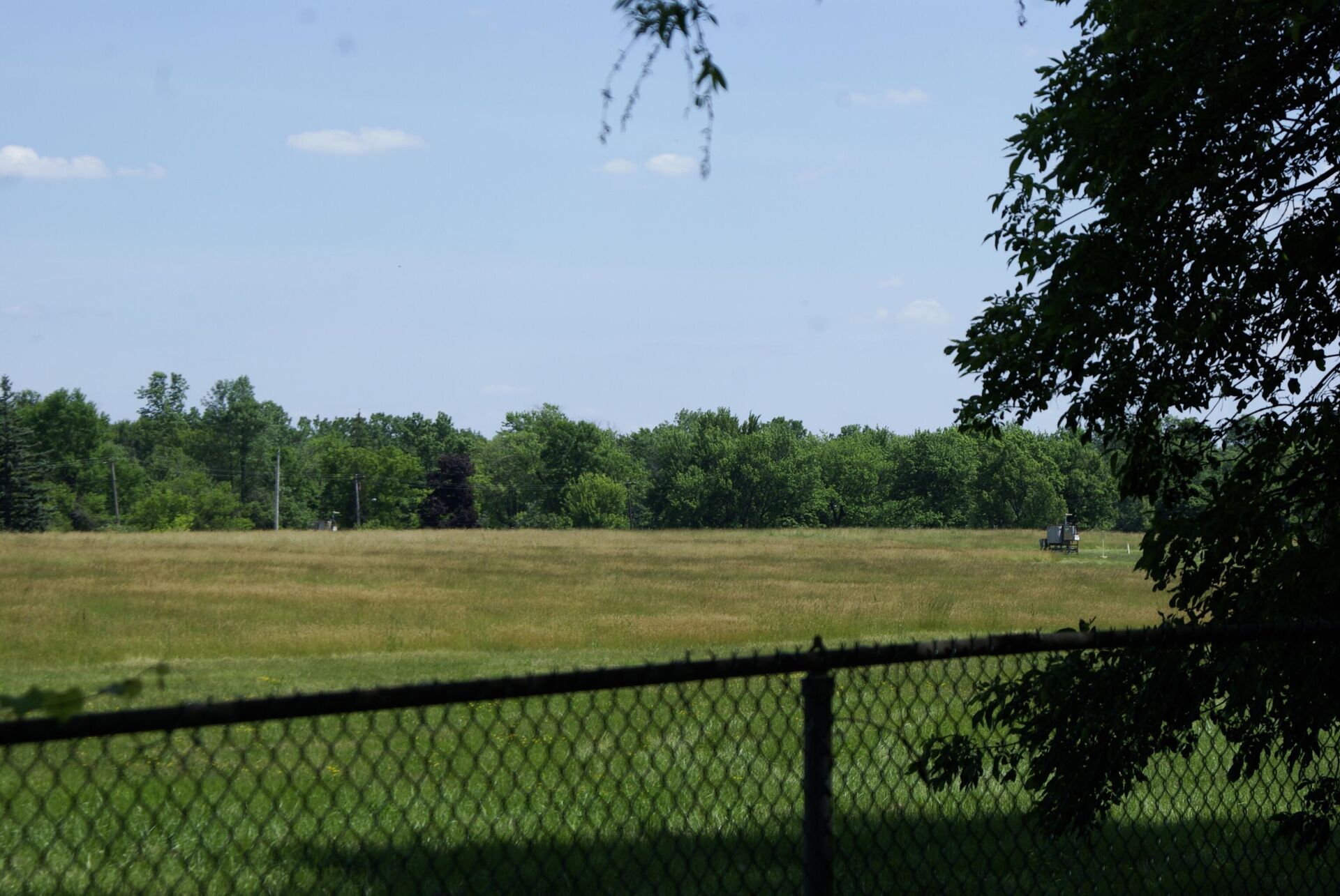 Quang cảnh khu vực có hàng rào của Love Canal - Sputnik Việt Nam, 1920, 16.09.2025