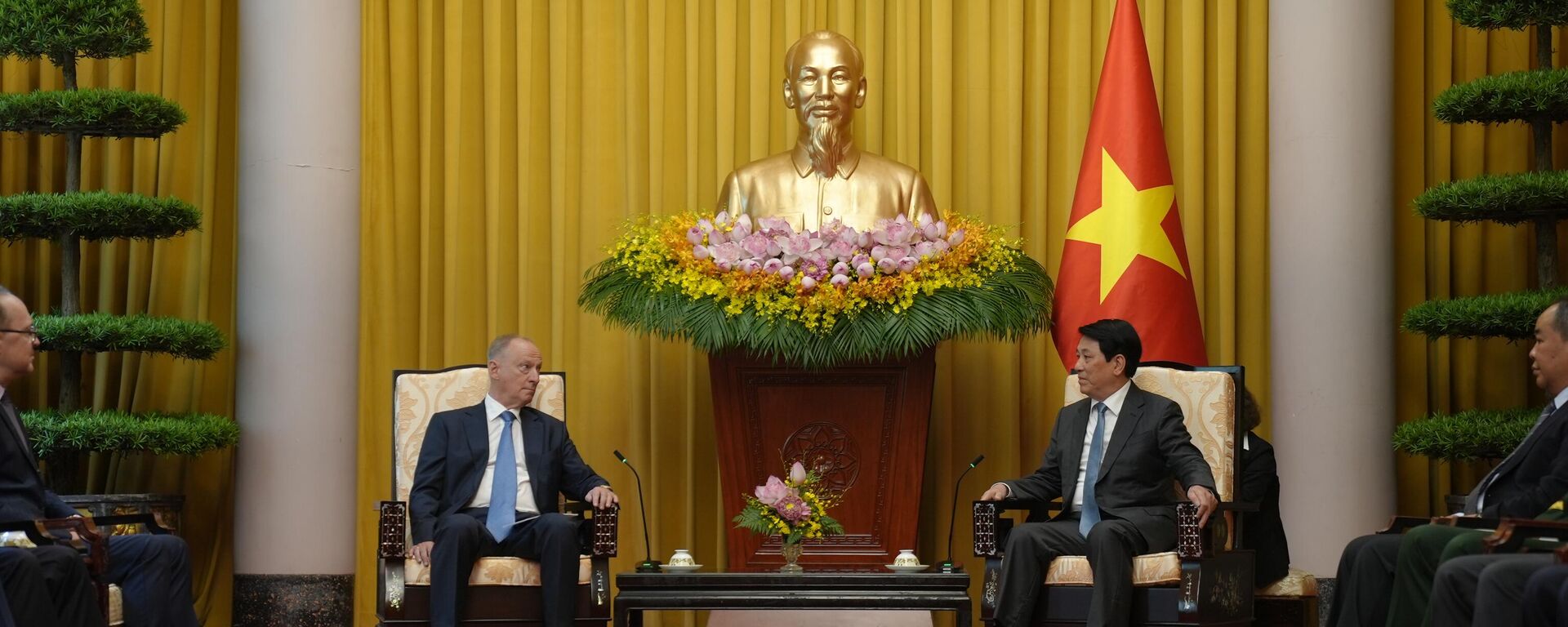 Trợ lý Tổng thống Nga hội kiến Chủ tịch nước Lương Cường - Sputnik Việt Nam, 1920, 16.09.2025