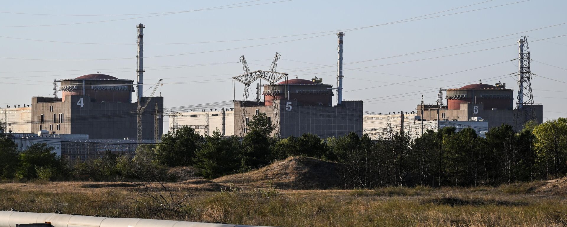 Quang cảnh các tổ máy phát điện của Nhà máy điện hạt nhân Zaporozhye ở Energodar - Sputnik Việt Nam, 1920, 17.09.2025