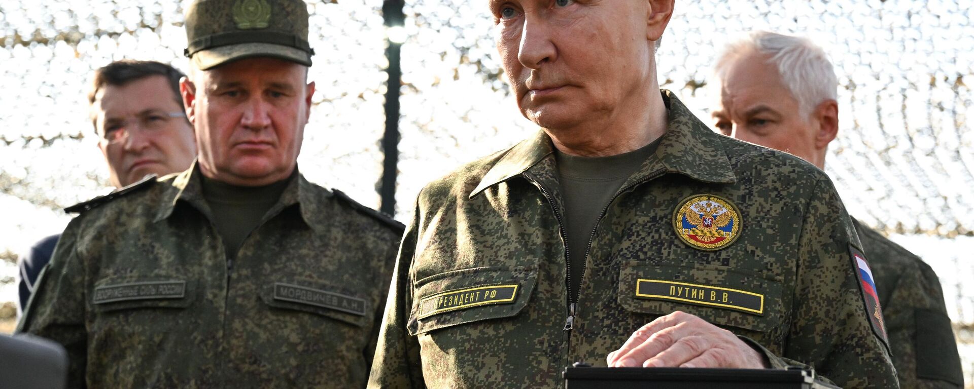 Tổng thống Vladimir Putin trong chuyến thăm cuộc tập trận Nga-Belarus Zapad-2025 - Sputnik Việt Nam, 1920, 16.09.2025