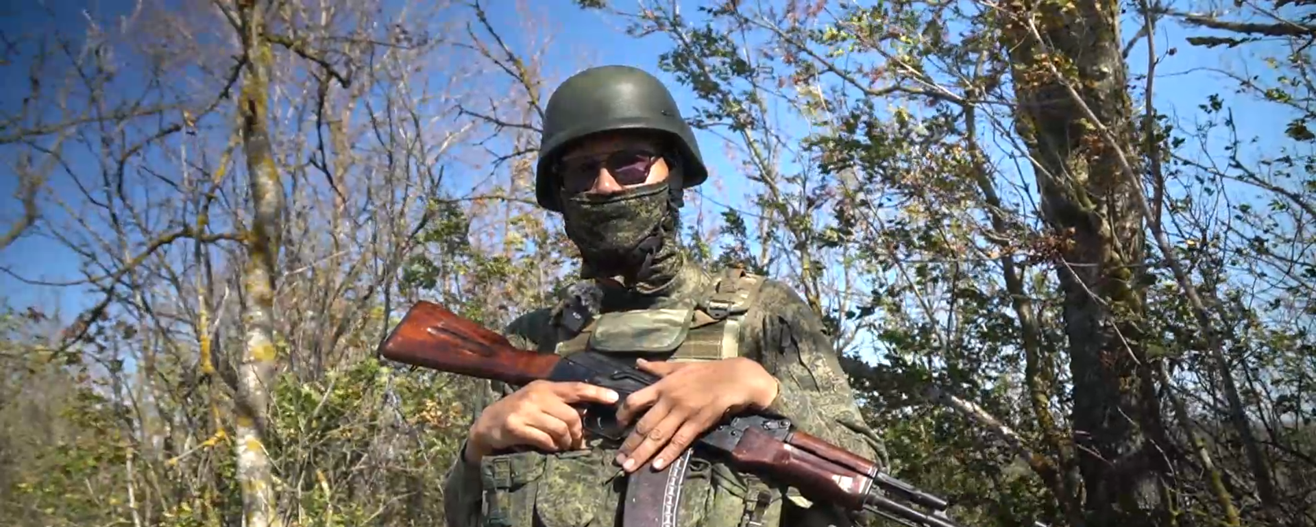 Quân nhân Nga kể chuyện nửa giờ ẩn mình dưới nước để tránh UAV của Ukraina - Sputnik Việt Nam, 1920, 17.09.2025