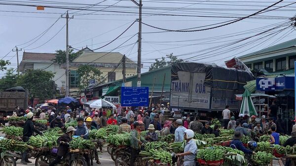 Thời điểm tai nạn, khu vực chợ chuối tập trung đông người - Sputnik Việt Nam