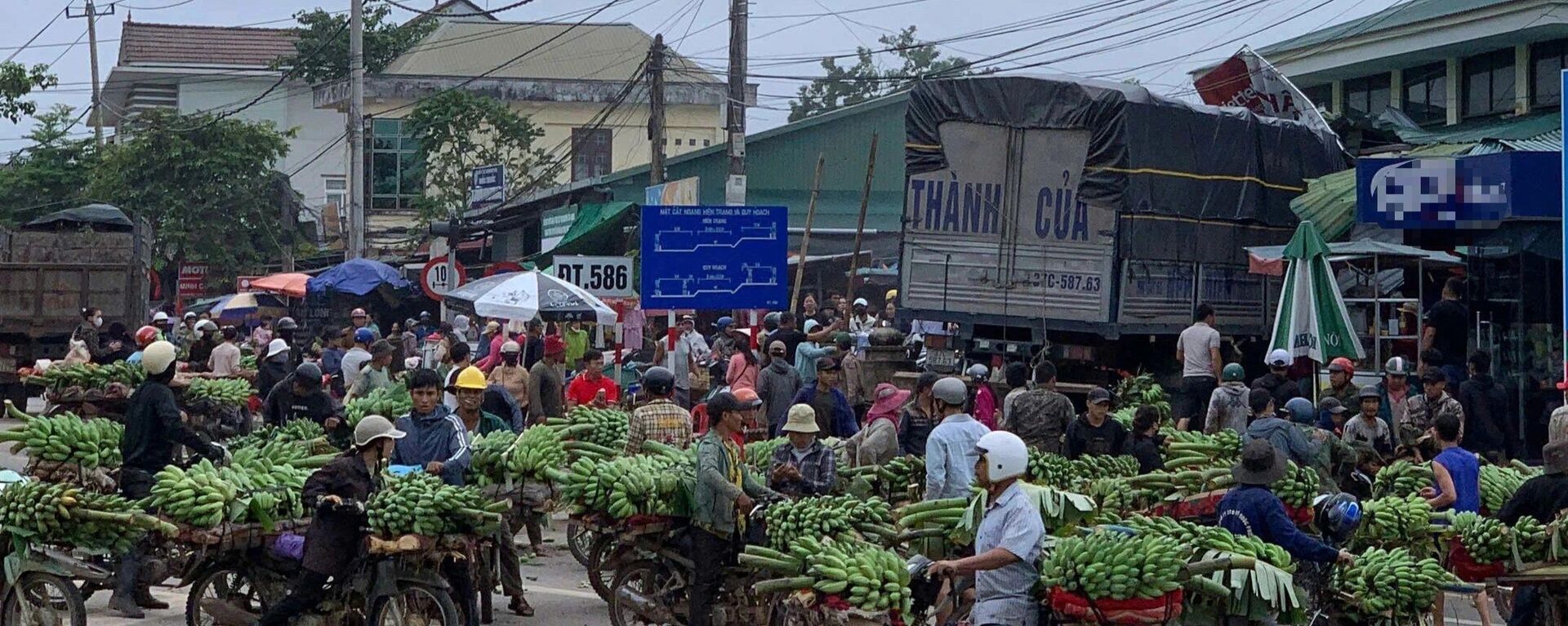 Thời điểm tai nạn, khu vực chợ chuối tập trung đông người - Sputnik Việt Nam, 1920, 17.09.2025