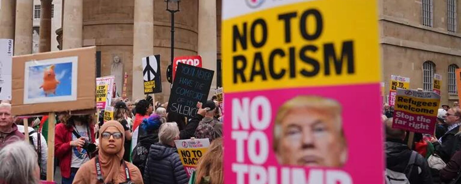 Một cuộc biểu tình phản đối chuyến thăm Vương quốc Anh của Tổng thống Hoa Kỳ Donald Trump diễn ra ở trung tâm London - Sputnik Việt Nam, 1920, 17.09.2025
