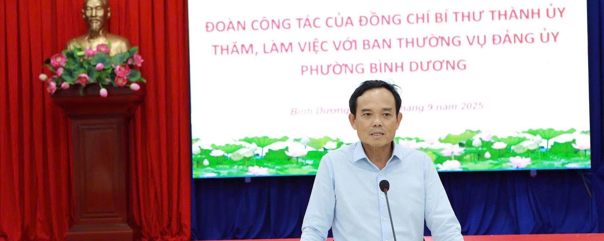 Đồng chí Trần Lưu Quang, Bí thư Trung ương Đảng, Bí thư Thành ủy Thành phố Hồ Chí Minh phát biểu tại buổi làm việ
 - Sputnik Việt Nam, 1920, 17.09.2025