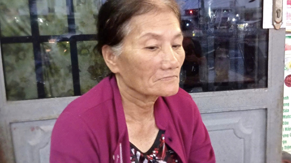 Bà Duyên bị tạm giữ sau khi cởi đồ, livestream chửi bới trước UBND xã - Sputnik Việt Nam