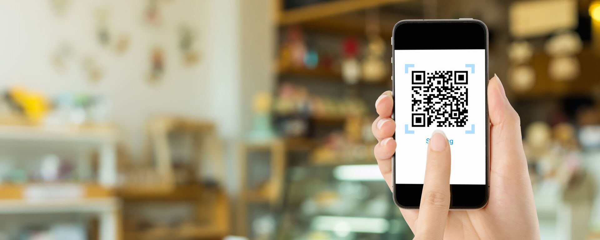 QR-код на экране смартфона - Sputnik Việt Nam, 1920, 18.09.2025