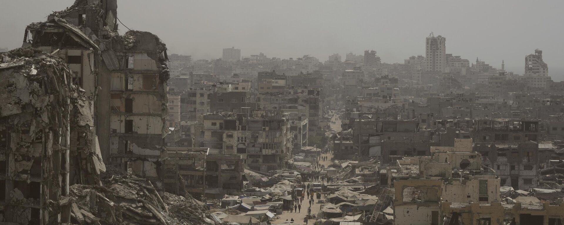 Những tòa nhà bị phá hủy trong cuộc ném bom của Israel vào thành phố Gaza - Sputnik Việt Nam, 1920, 18.09.2025