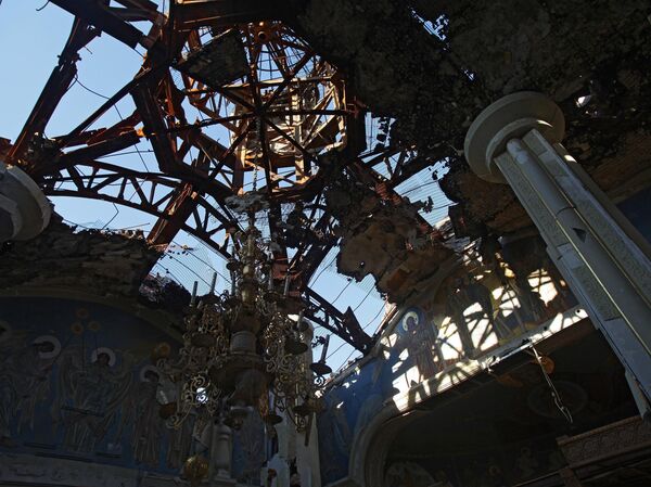 Mái vòm và mái nhà của ngôi đền thờ Ikon Iver của Đức Mẹ, thuộc Tu viện Iver Dòng nữ ở Donetsk, đã bị phá hủy. Tu viện này tọa lạc gần sân bay thành phố Donetsk và đã bị tàn phá trong các cuộc giao tranh ở Đông Nam Ukraina.
 - Sputnik Việt Nam