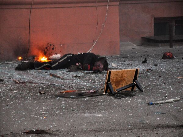 Thi thể của một người tử vong do hỏa hoạn tại tòa nhà Công đoàn ở Odessa. - Sputnik Việt Nam