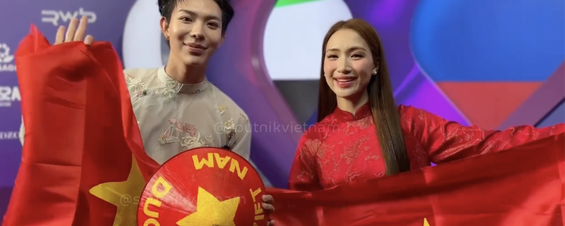  Hòa Minzy và Erik sang Moskva để cổ vũ cho Đức Phúc tại Intervision - Sputnik Việt Nam, 1920, 21.09.2025