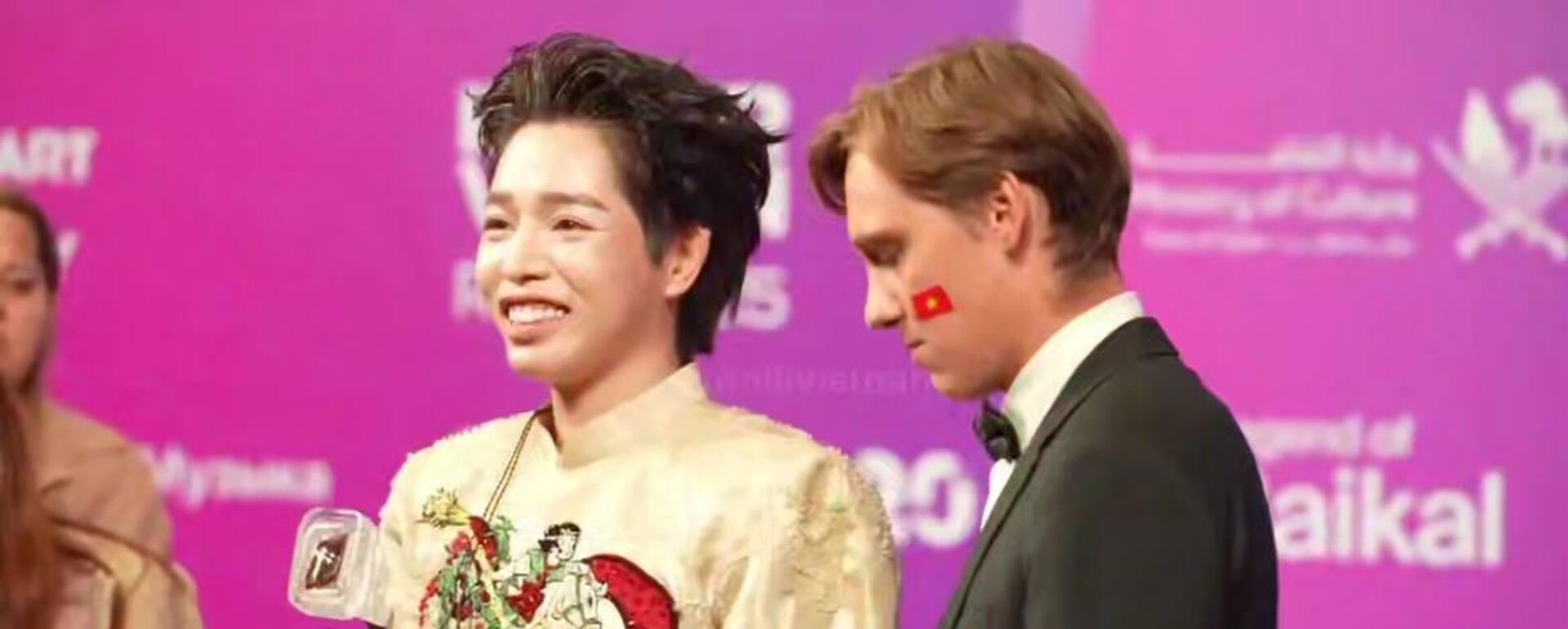 Đức Phúc đã trả lời câu hỏi của phóng viên Sputnik về chiến thắng tại Intervision - Sputnik Việt Nam, 1920, 21.09.2025