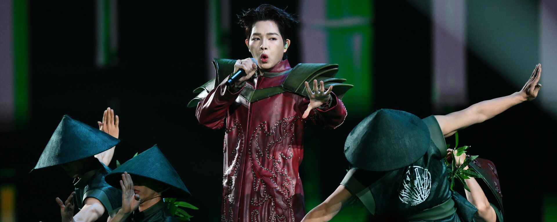 Đức Phúc biểu diễn tại Cuộc thi Âm nhạc Quốc tế Intervision - Sputnik Việt Nam, 1920, 21.09.2025