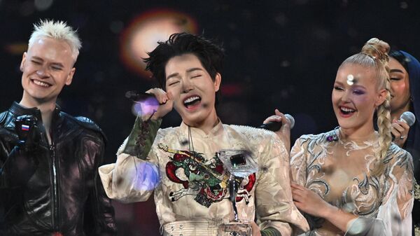 Đức Phúc, Yaroslav Dronov (Nga) và Nastya Kravchenko (Belarus) tại Cuộc thi Âm nhạc Quốc tế Intervision ở Moskva - Sputnik Việt Nam