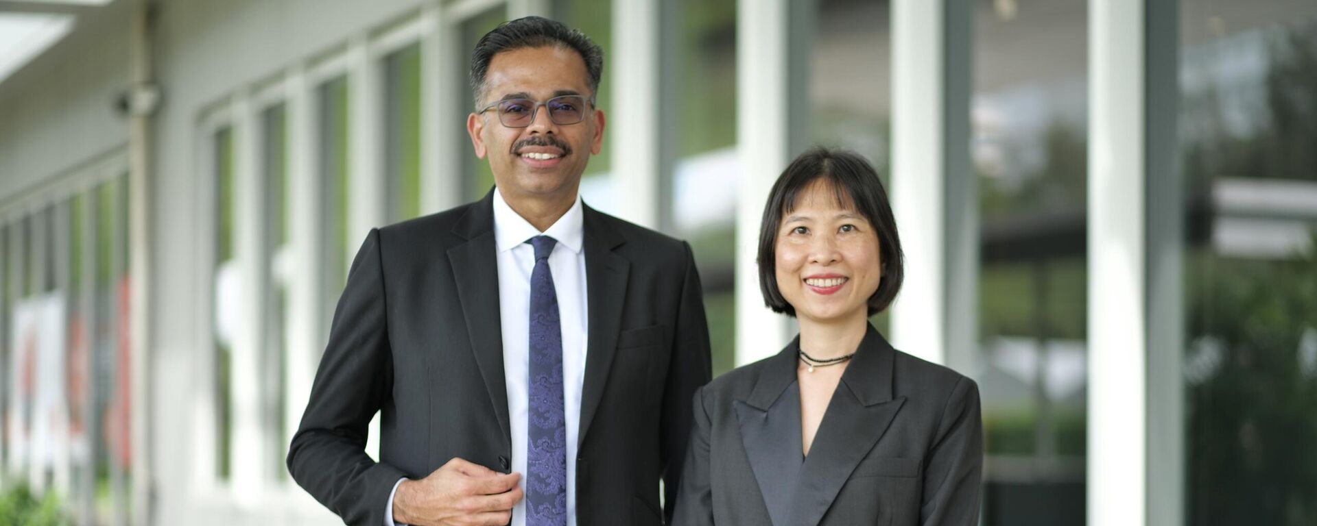 Tiến sĩ Justin Xavier (trái) và Tiến sĩ Nguyễn Thị Minh Thư (phải) - Sputnik Việt Nam, 1920, 22.09.2025