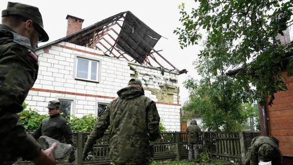 Một ngôi nhà bị phá hủy gần Lublin, Ba Lan - Sputnik Việt Nam