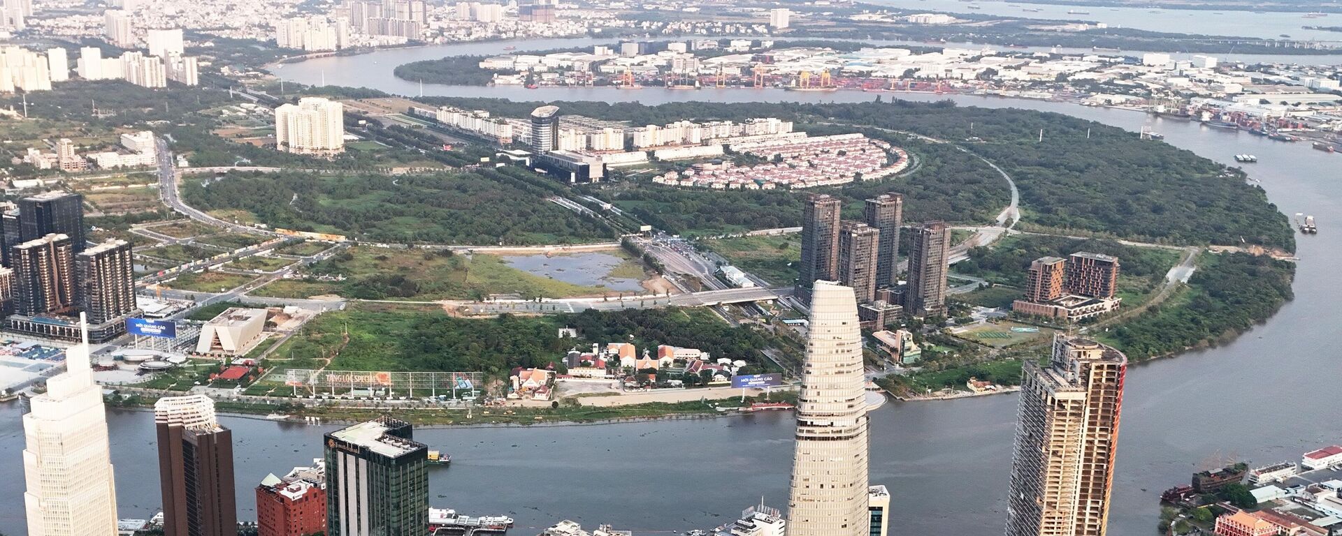 Lô đất ở phường An Khánh thuộc bán đảo Thủ Thiêm có diện tích 9,6 ha. Khu này nằm trong trung tâm tài chính - hành chính tương lai, gần hồ trung tâm, hạ tầng kết nối tốt qua cầu Thủ Thiêm 2, đại lộ Vòng Cung, hầm sông Sài Gòn
 - Sputnik Việt Nam, 1920, 24.09.2025