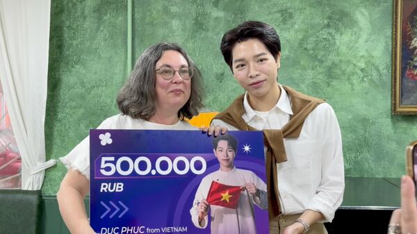 “Điều đầu tiên tôi nghĩ đến sau chiến thắng tại Intervision là từ thiện”: Đức Phúc có hành động ý nghĩa tại Moscow, quyên góp cho quỹ trợ giúp trẻ mồ côi - Sputnik Việt Nam