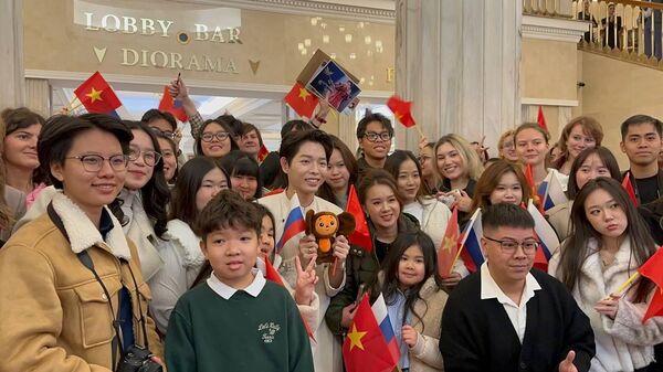 Quán quân cuộc thi Intervision giao lưu với người hâm mộ trước khi lên đường về nước - Sputnik Việt Nam