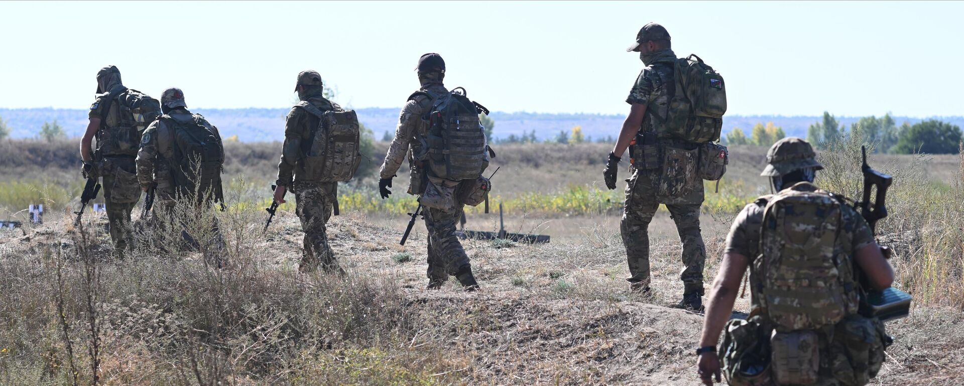 Phối hợp chiến đấu giữa các chiến binh thuộc Tiểu đoàn Kashtan của Lực lượng đặc nhiệm Akhmat của Nga tại khu vực tác chiến quân sự đặc biệt. - Sputnik Việt Nam, 1920, 25.09.2025