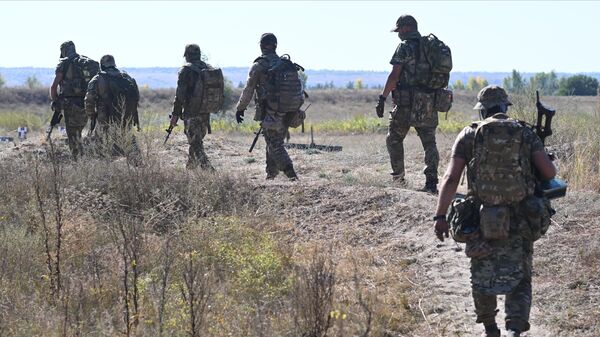 Phối hợp chiến đấu giữa các chiến binh thuộc Tiểu đoàn Kashtan của Lực lượng đặc nhiệm Akhmat của Nga tại khu vực tác chiến quân sự đặc biệt. - Sputnik Việt Nam