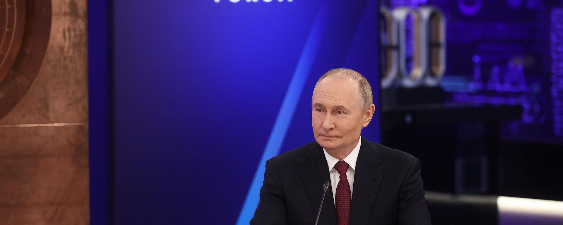 Tổng thống Nga Vladimir Putin đã phát biểu tại phiên họp toàn thể của diễn đàn quốc tế Tuần lễ Nguyên tử Thế giới tại VDNKh. - Sputnik Việt Nam, 1920, 25.09.2025