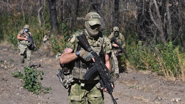 Phối hợp chiến đấu giữa các chiến binh thuộc Tiểu đoàn Kashtan của Lực lượng đặc nhiệm Akhmat của Nga tại khu vực tác chiến quân sự đặc biệt - Sputnik Việt Nam