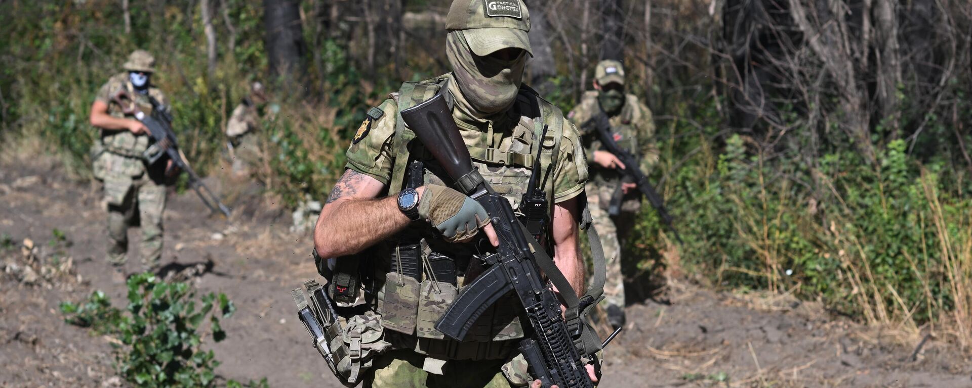 Phối hợp chiến đấu giữa các chiến binh thuộc Tiểu đoàn Kashtan của Lực lượng đặc nhiệm Akhmat của Nga tại khu vực tác chiến quân sự đặc biệt - Sputnik Việt Nam, 1920, 28.09.2025