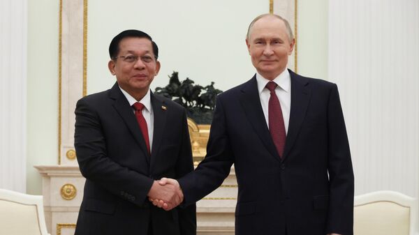 Tổng thống Nga Vladimir Putin gọi cuộc gặp với quyền Tổng thống Myanmar Min Aung Hlaing  - Sputnik Việt Nam