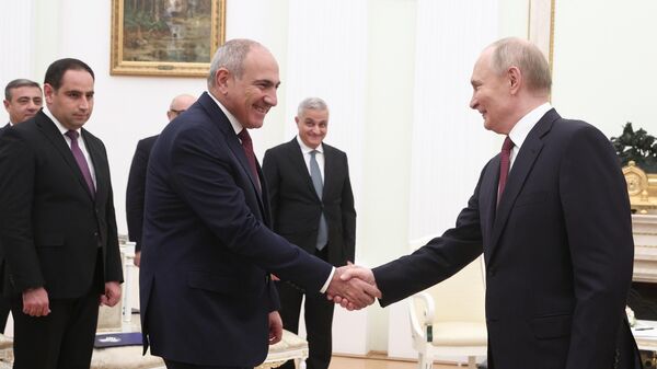 Tổng thống Nga Vladimir Putin đã có cuộc gặp với Thủ tướng Armenia Nikol Pashinyan tại Điện Kremlin - Sputnik Việt Nam
