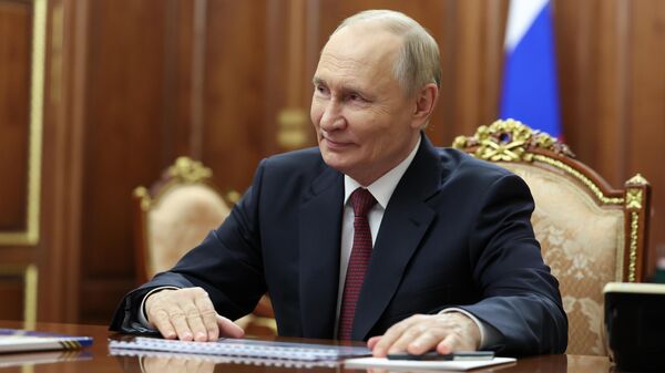 Tổng thống Vladimir Putin gặp người đứng đầu Ủy ban bầu cử trung ương Ella Pamfilova - Sputnik Việt Nam