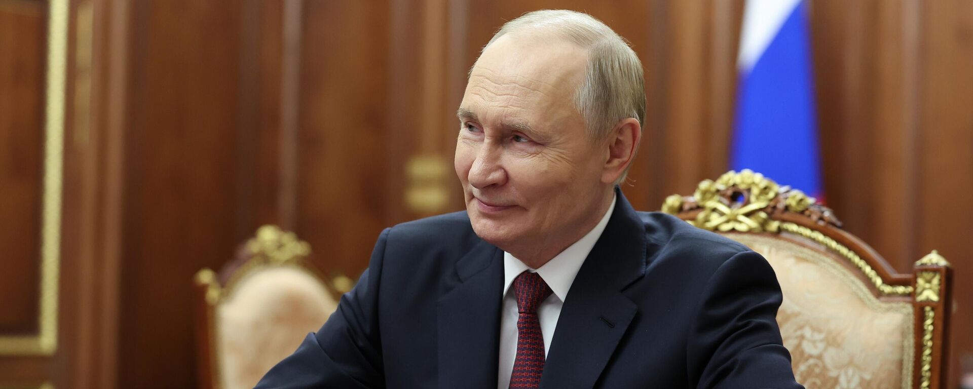 Tổng thống Vladimir Putin gặp người đứng đầu Ủy ban bầu cử trung ương Ella Pamfilova - Sputnik Việt Nam, 1920, 22.10.2025