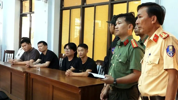 Cảnh sát làm việc với nhóm người Trung Quốc nhập cảnh trái phép - Sputnik Việt Nam