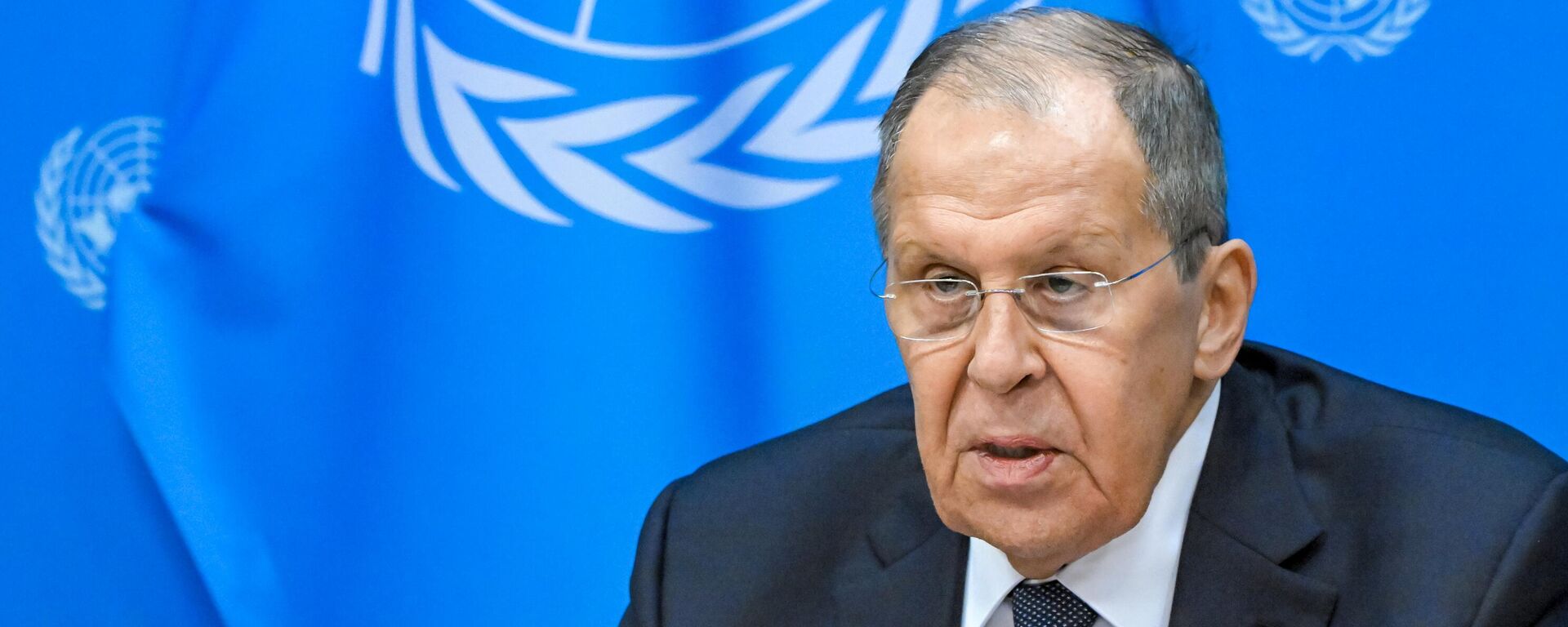 Bộ trưởng Ngoại giao Nga Sergey Lavrov tại cuộc họp báo sau cuộc họp trong tuần lễ cấp cao của khóa họp thứ 80 Đại hội đồng Liên hợp quốc tại New York. - Sputnik Việt Nam, 1920, 28.09.2025