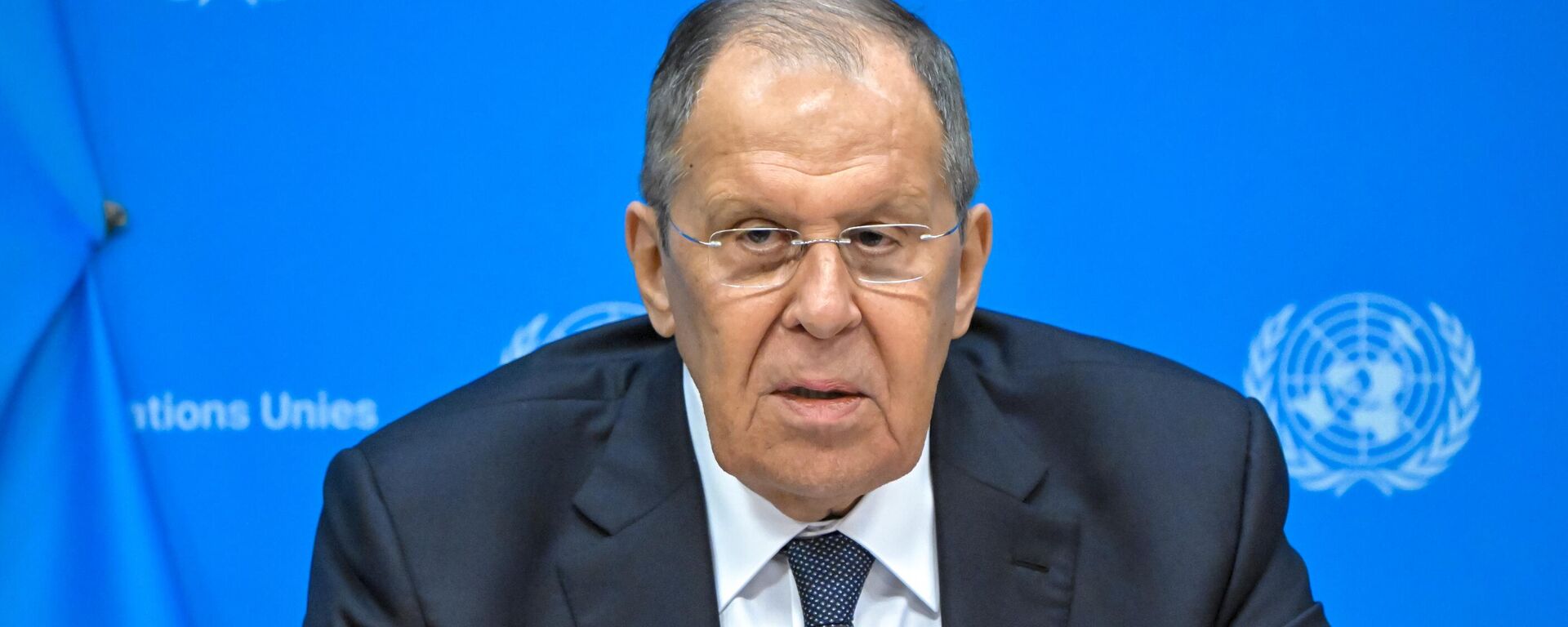 Bộ trưởng Ngoại giao Nga Sergey Lavrov tại cuộc họp báo sau cuộc họp trong tuần lễ cấp cao của khóa họp thứ 80 Đại hội đồng Liên hợp quốc tại New York. - Sputnik Việt Nam, 1920, 25.11.2025